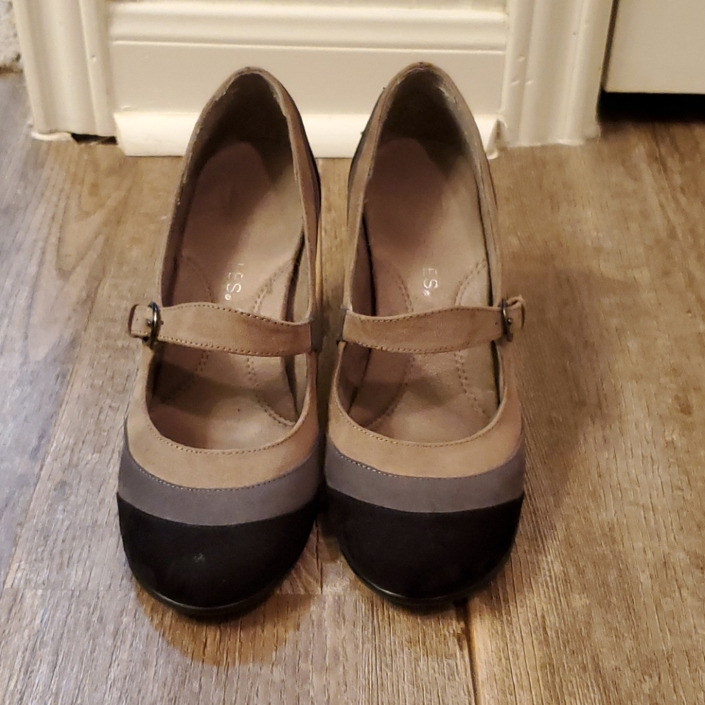 Aerosols roller rink suede heels